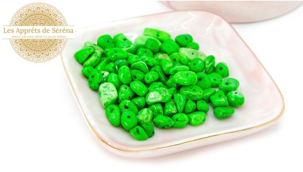 Perles puces en magnésite naturelle teintée vert